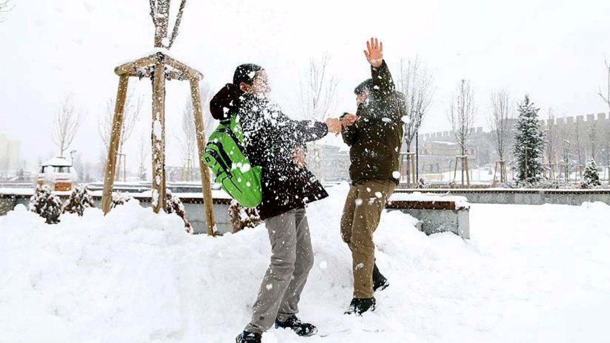 Eğitime kar engeli: 10 Ocak'ta hangi illerde okullar tatil?
