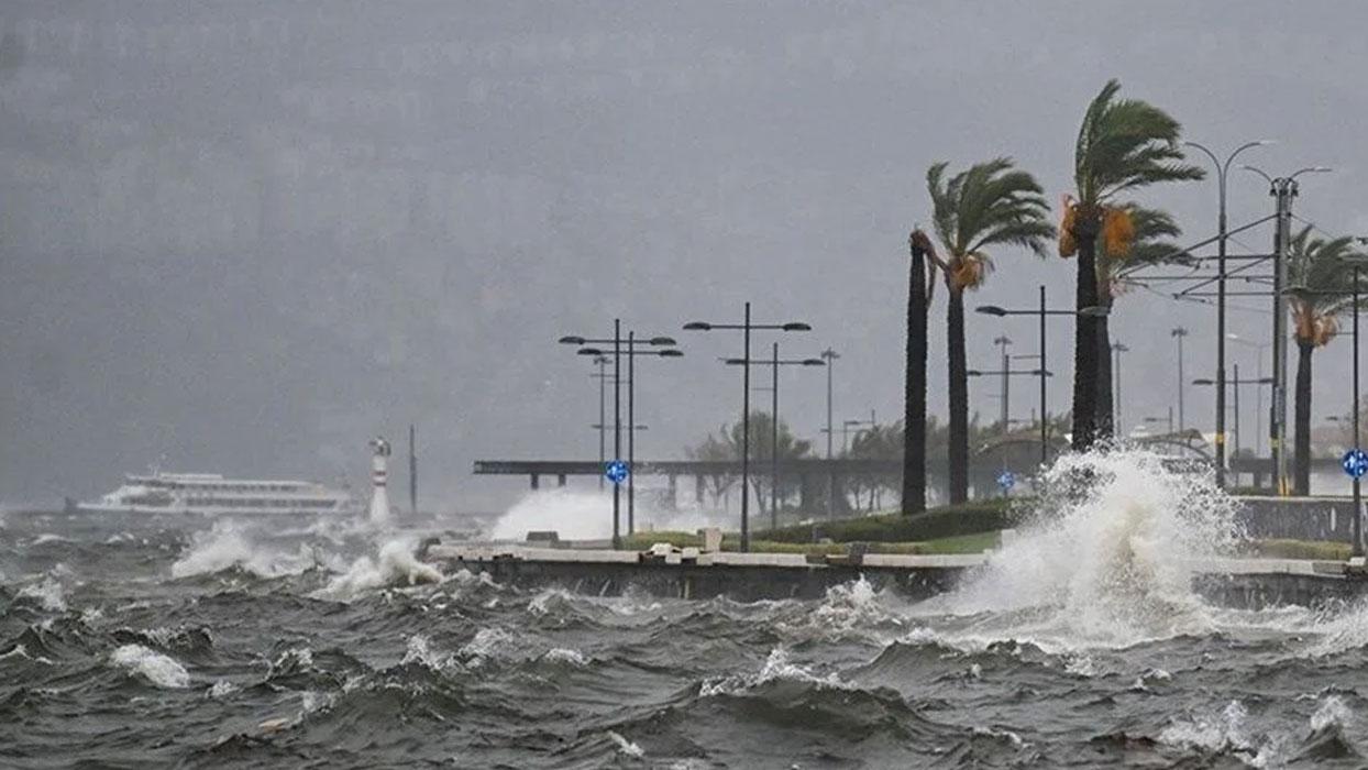 İzmir'de arabalı vapur seferleri iptal edildi