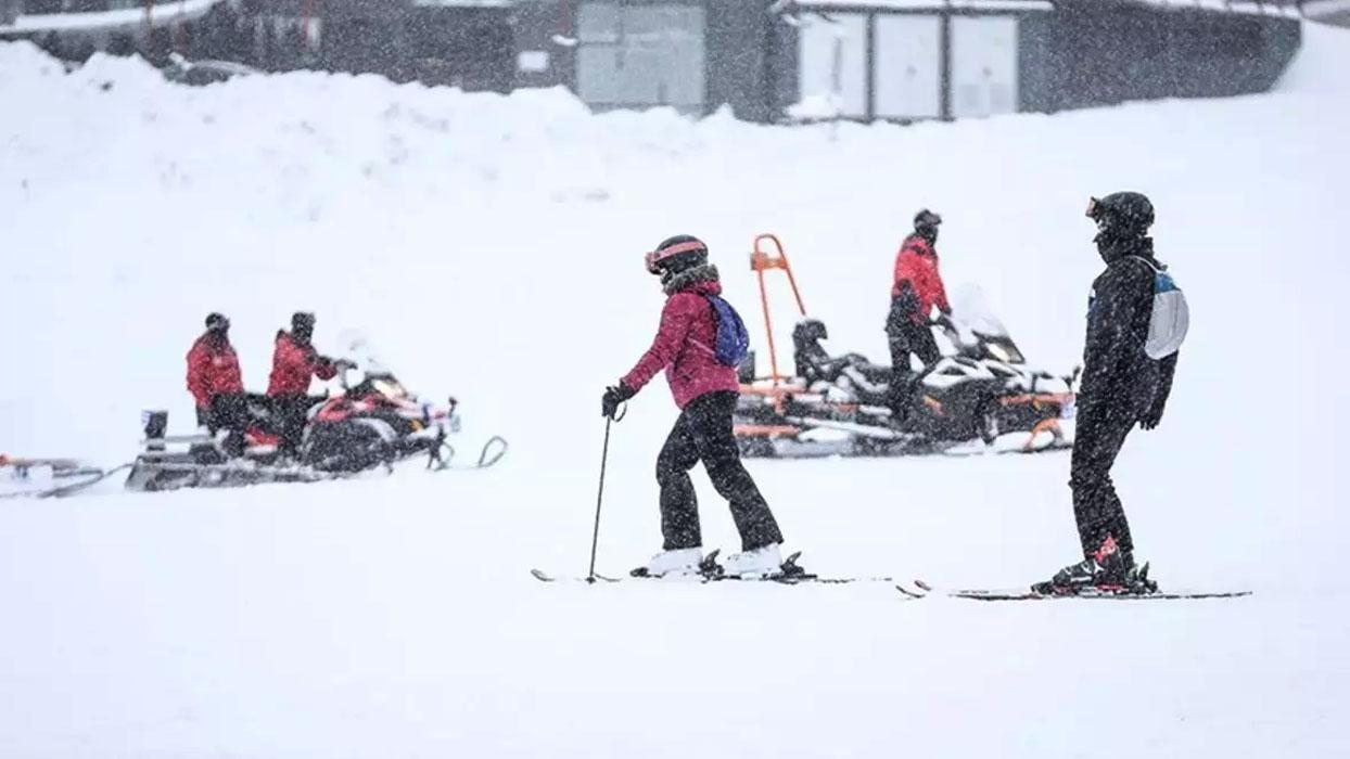Uludağ'da kayak sezonu resmen açıldı