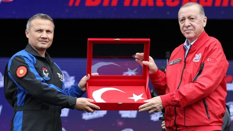 Başkan Erdoğan ilk Türk uzay yolcusu Alper Gezeravcı ile görüştü