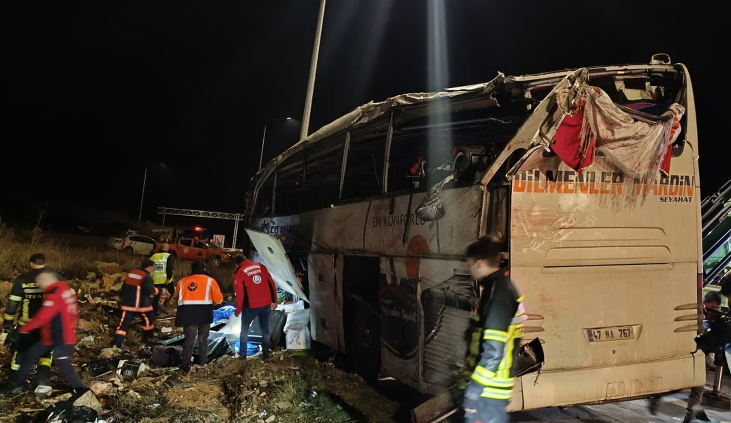 Mersin'de devrilen yolcu otobüsündeki 9 kişi öldü, 30 kişi yaralandı
