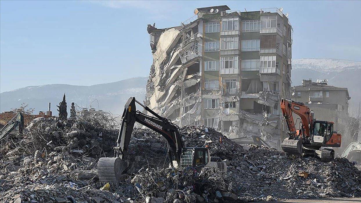 Depremde 9 kişinin öldüğü binanın 2 katı kaçak yapılmış