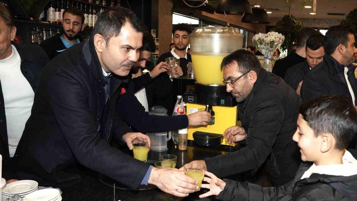Murat Kurum'a Bahçelievler Belediyesi Sosyal Tesisleri'nde vatandaşlardan yoğun ilgi