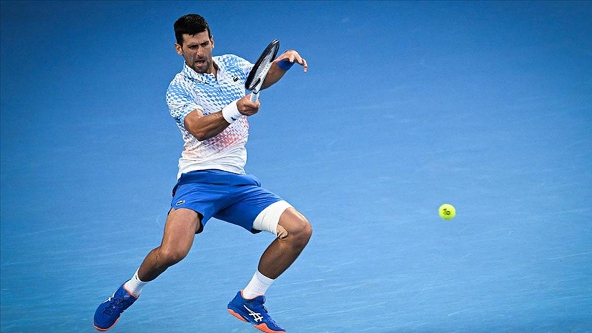 Djokovic, Avustralya Açık'ta yarı finale yükseldi