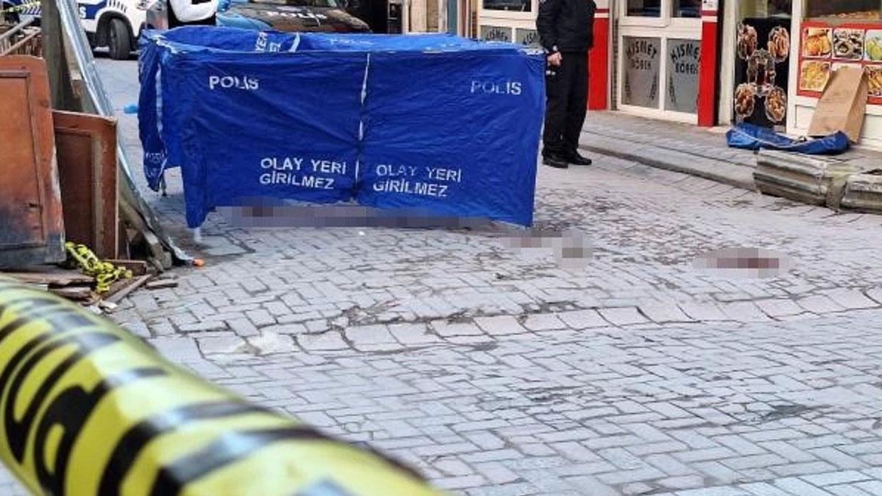 Zeytinburnu'nda dehşet! Arkadaşını öldürüp baltayla başını kesti