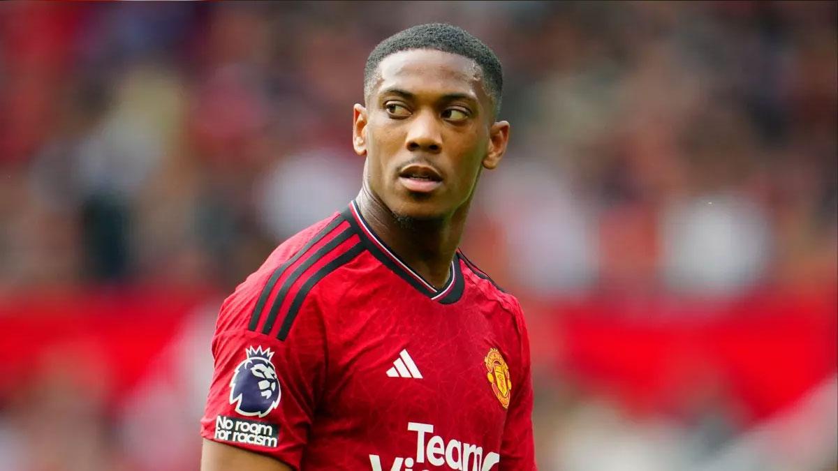 Manchester United'ın forveti Martial, 10 hafta sahalardan uzak kalacak