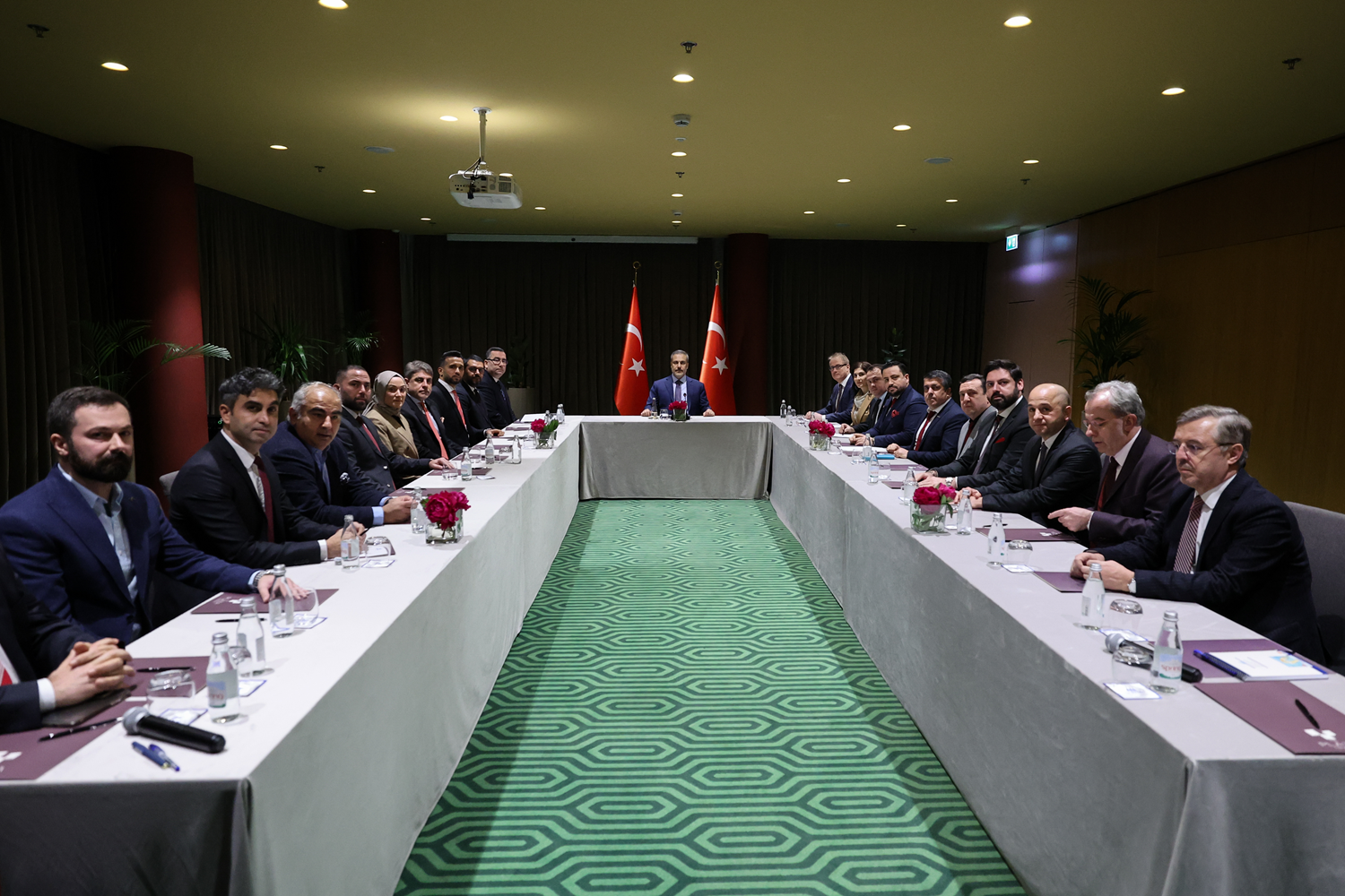 Bakan Fidan, Arnavutluk'ta Türk iş insanlarıyla bir araya geldi