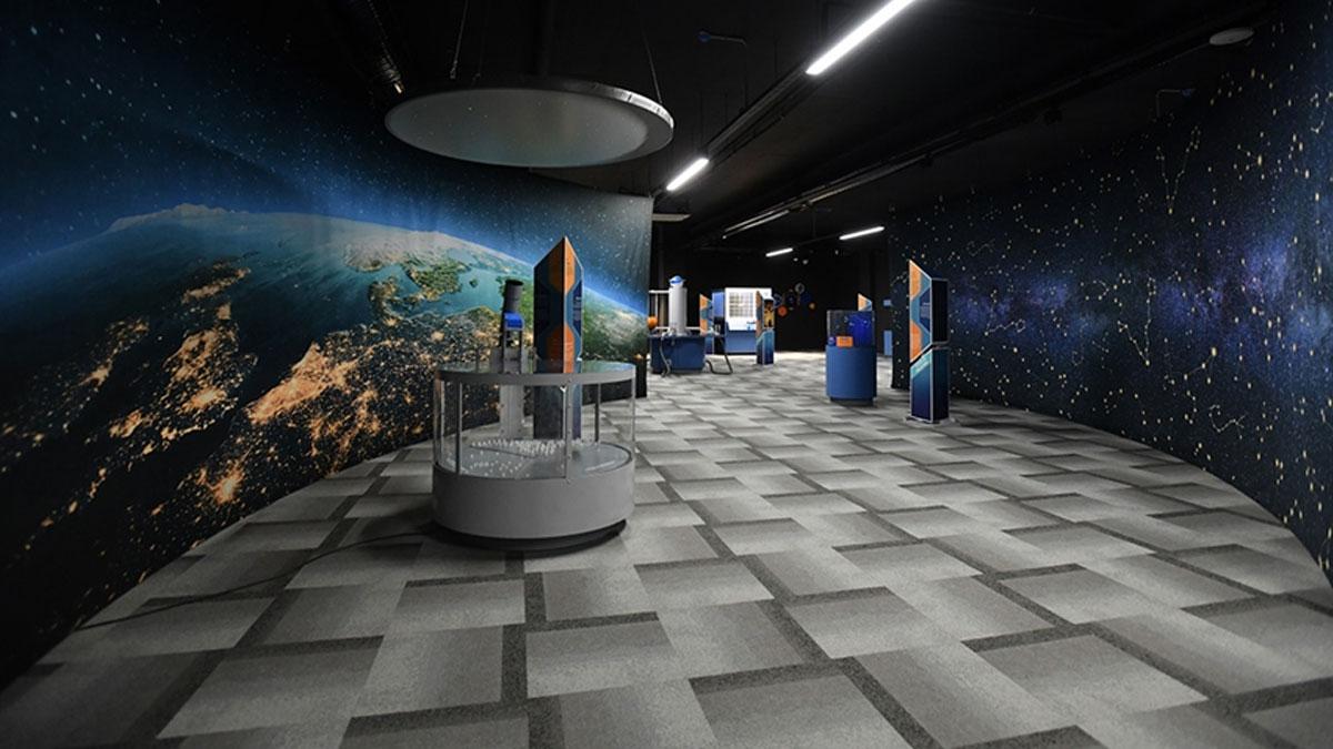 Özdemir Bayraktar Planetaryum ve Bilim Merkezi uzay meraklısı öğrencilerin gözdesi oldu