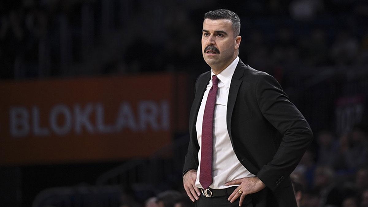 Anadolu Efes'te başantrenör Erdem Can ile yollar ayrıldı
