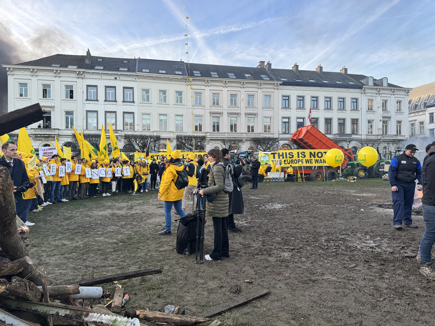 Çiftçiler Avrupa Parlamentosu'nun önünde protesto düzenledi