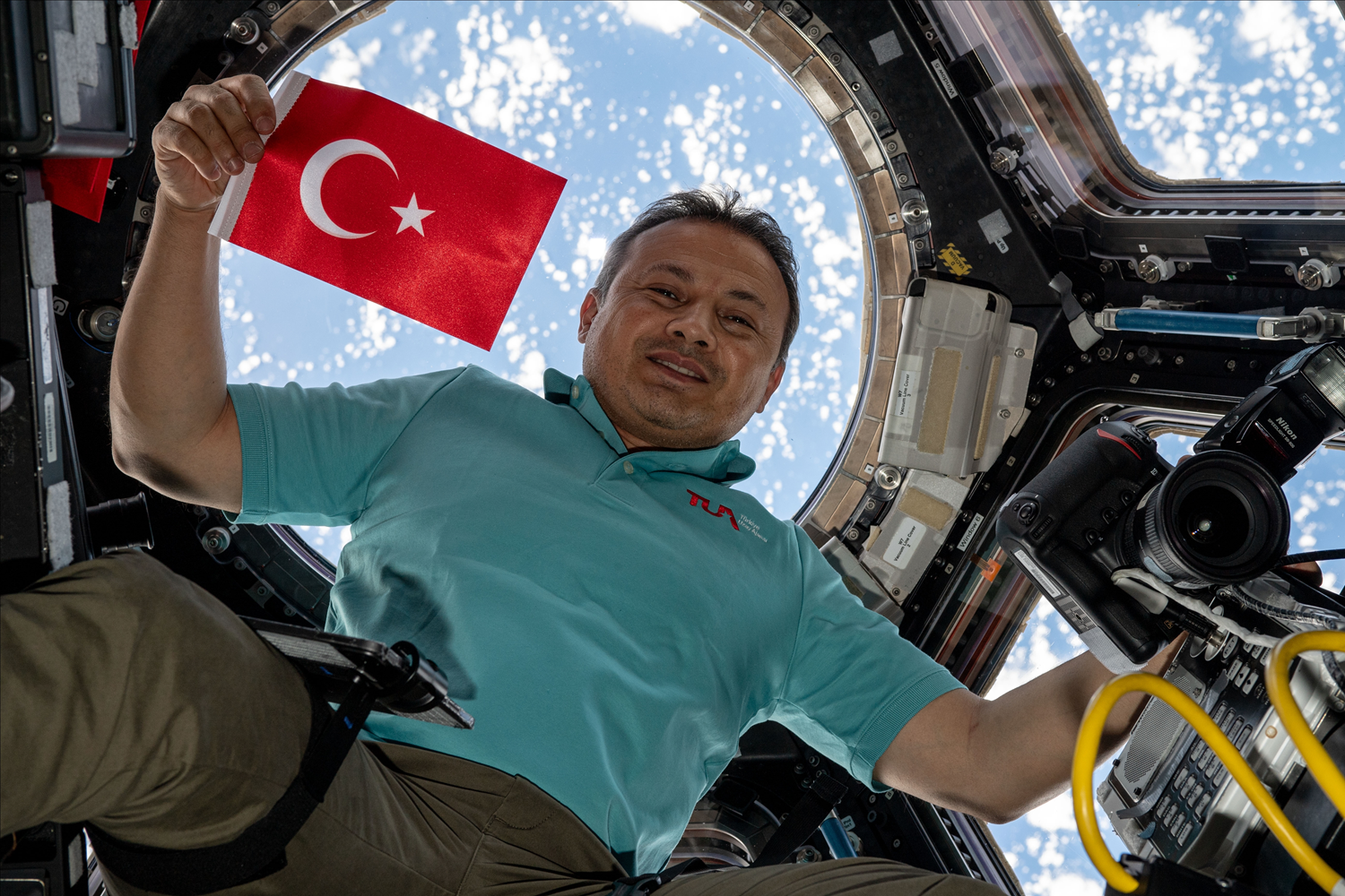 İlk Türk astronot Gezeravcı'dan bilim dünyasına ışık tutacak deneyler
