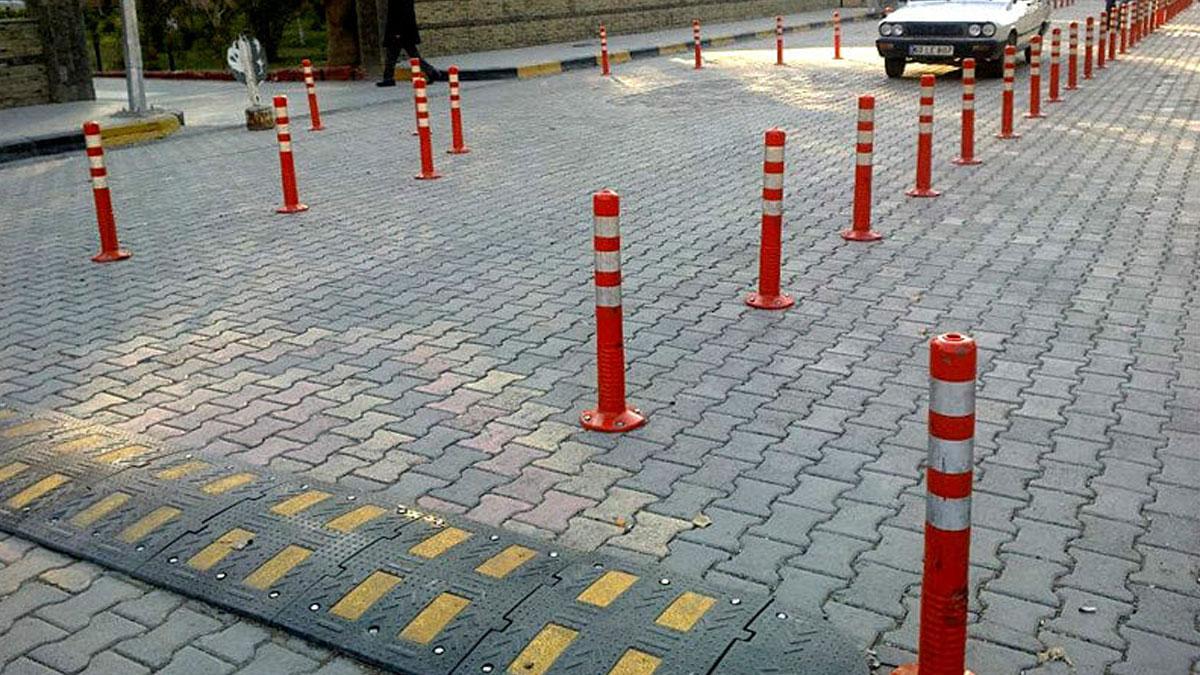 Plastik dubalar engel olamayınca demir duba koydular