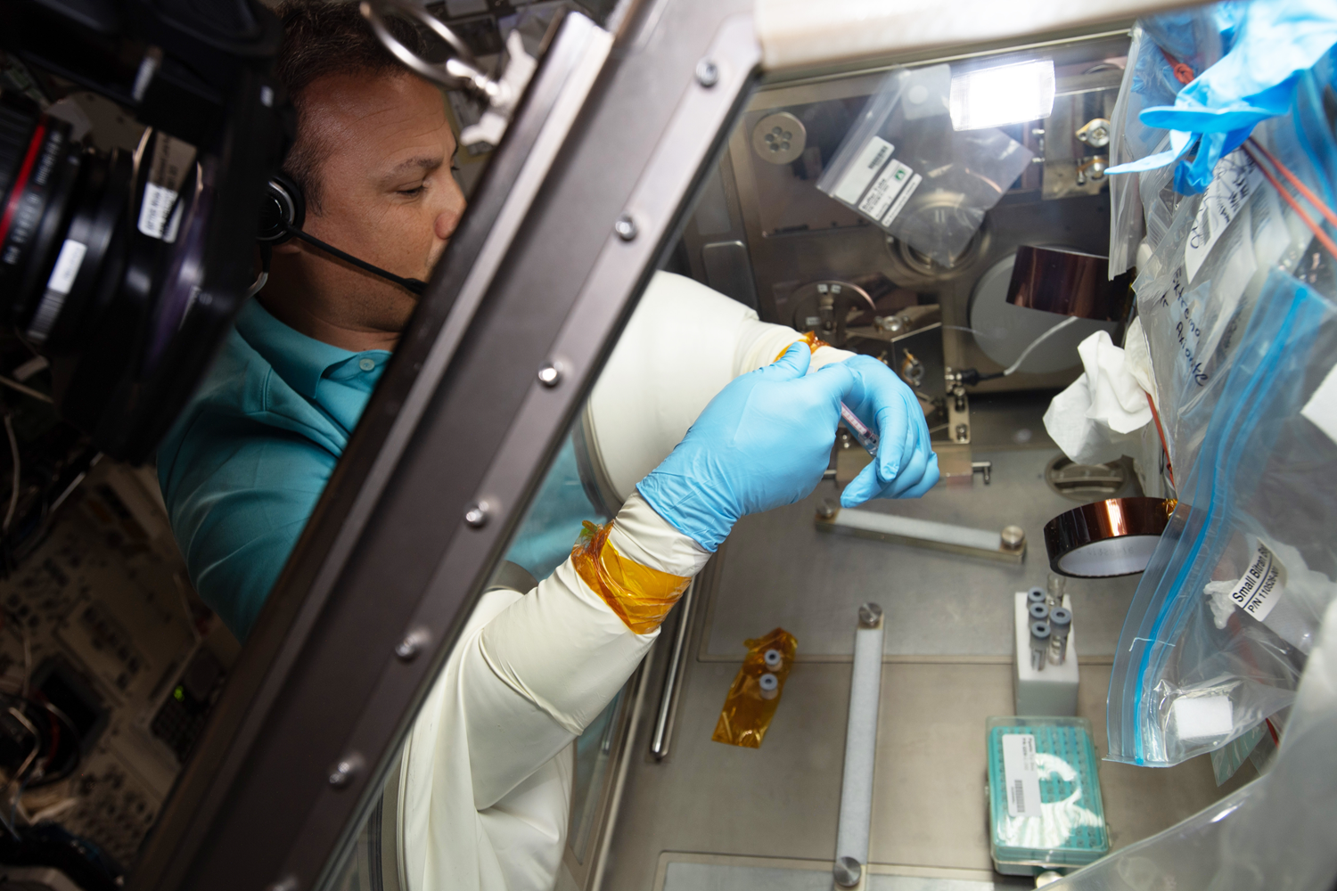 Astronot Gezeravcı'nın dünyaya dönüş yolculuğunun yarın 14.00'te başlaması planlanıyor