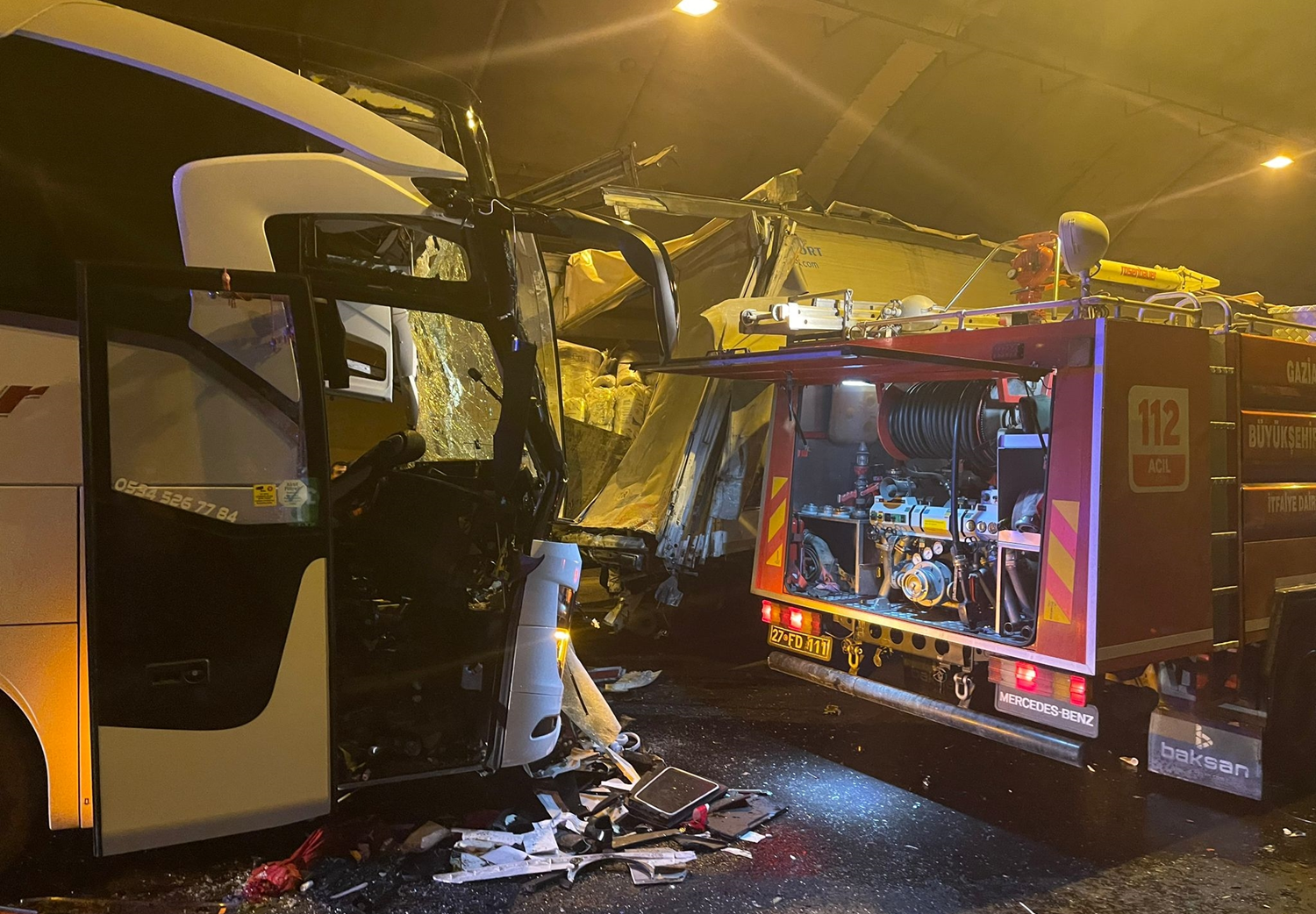 Osmaniye'de yolcu otobüsü tır ile çarpıştı: 1 ölü 6 yaralı