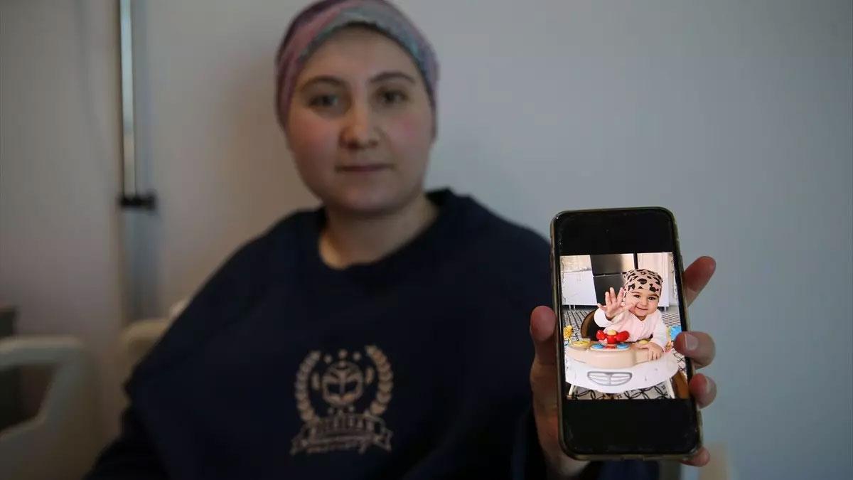 Enkaz altında bebeğini "kırmızı balık" şarkısı söyleyerek sakinleştirmiş