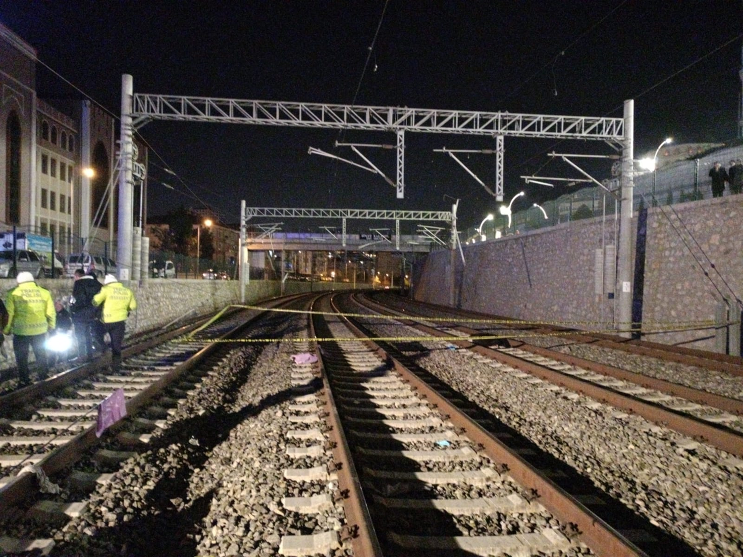 Ankara'da köprüden düşen otomobildeki 1 genç öldü, 2 kişi ağır yaralandı