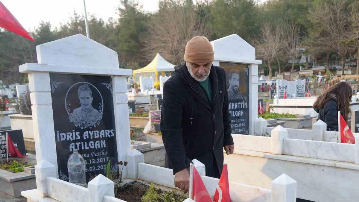 Depremde oğlu, gelini ve torunu kaybetti, kelimeler boğazına düğümlendi