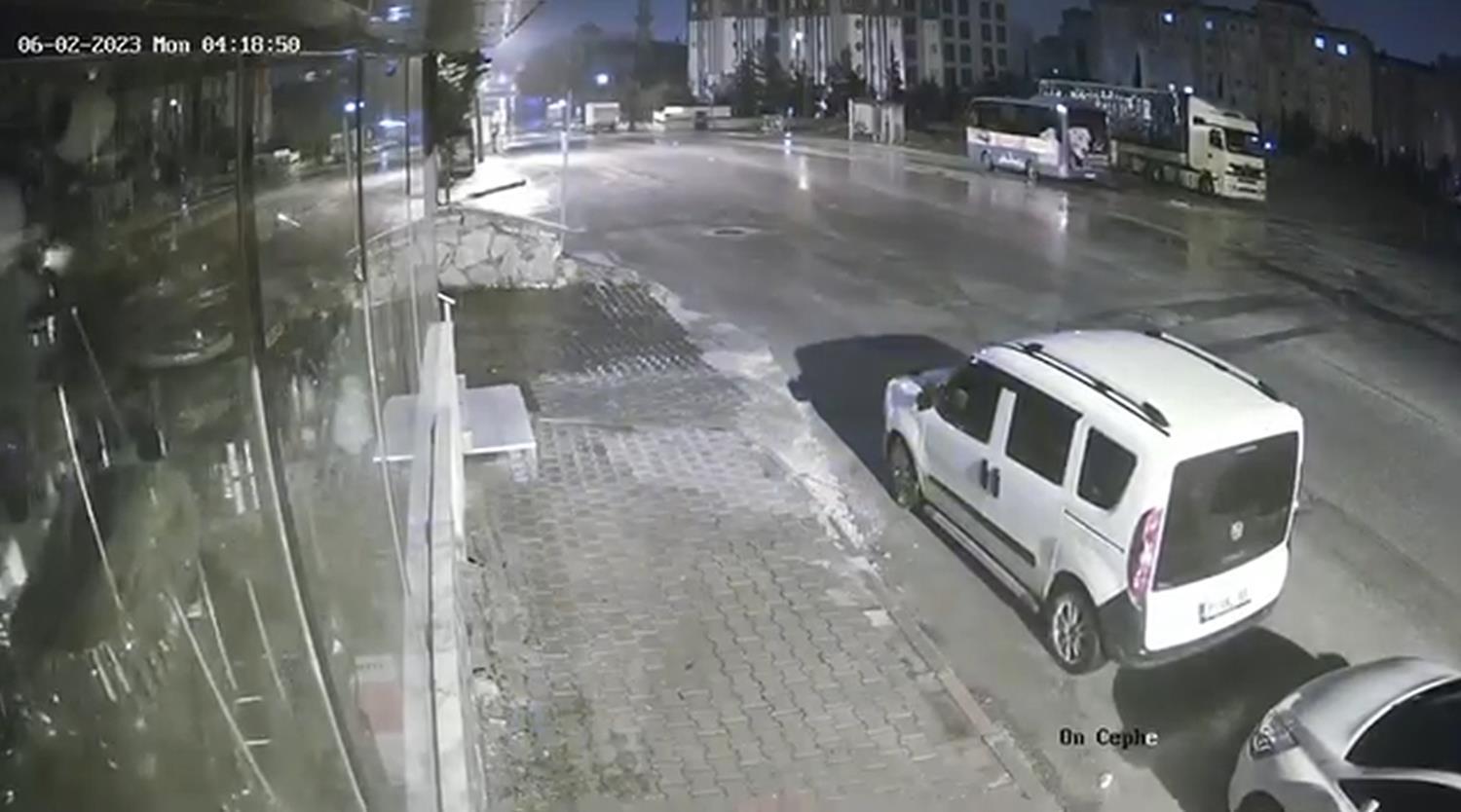 Hatay'da deprem anına ilişkin yeni görüntü ortaya çıktı
