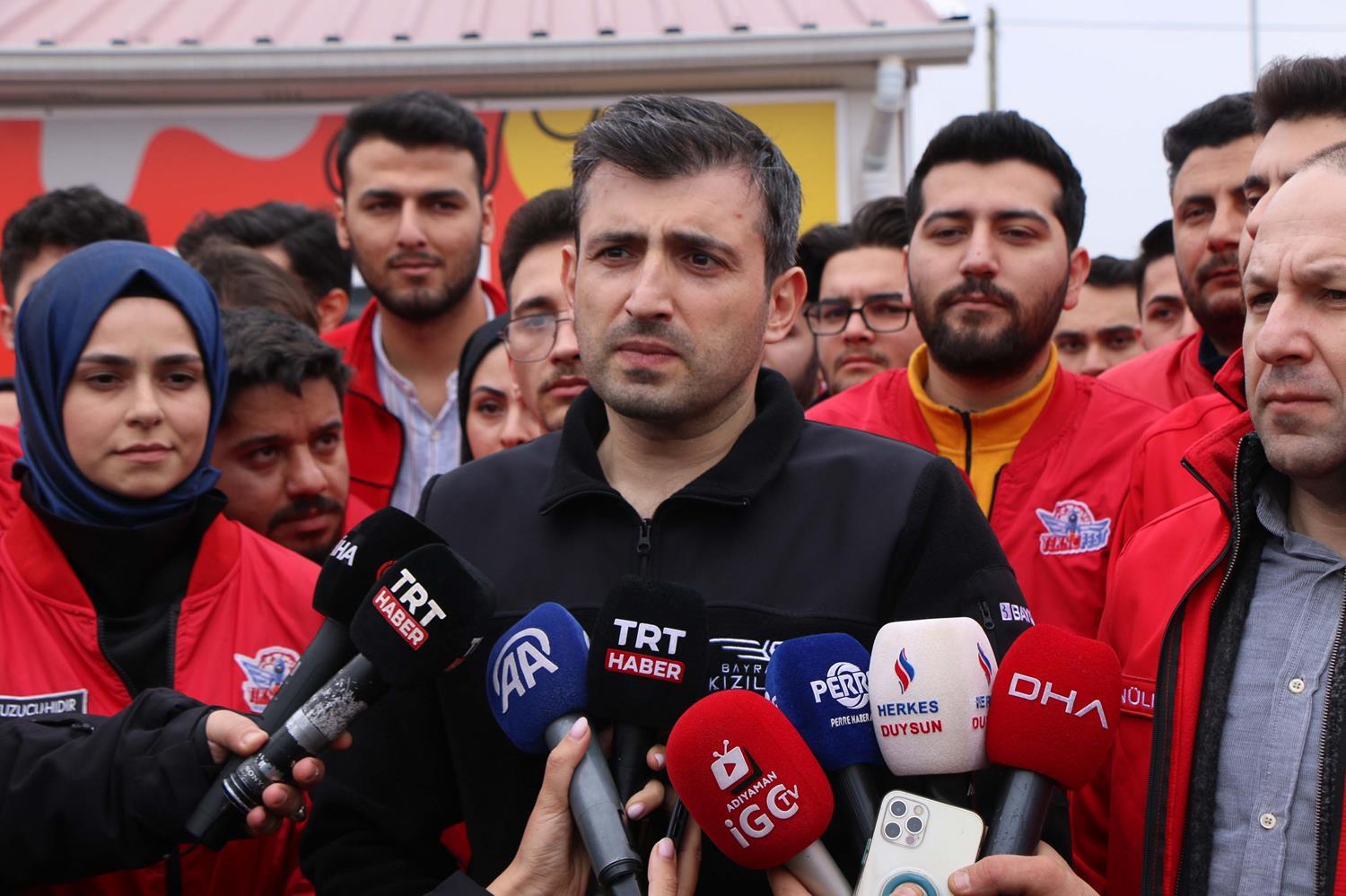 Bayraktar Adıyaman'ı ziyaret etti! "Elbette böyle büyük bir felaketin yaraları kolay sarılmıyor"
