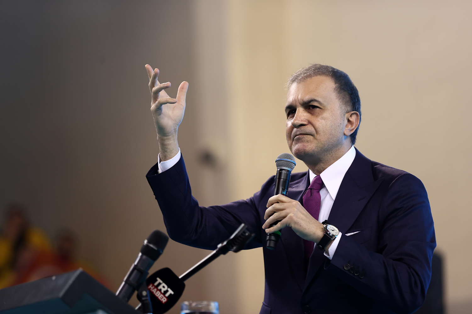 AK Parti Sözcüsü Ömer Çelik'ten muhalefete sert yanıt: "Hepinizin haddini bildirmeye hazırız"
