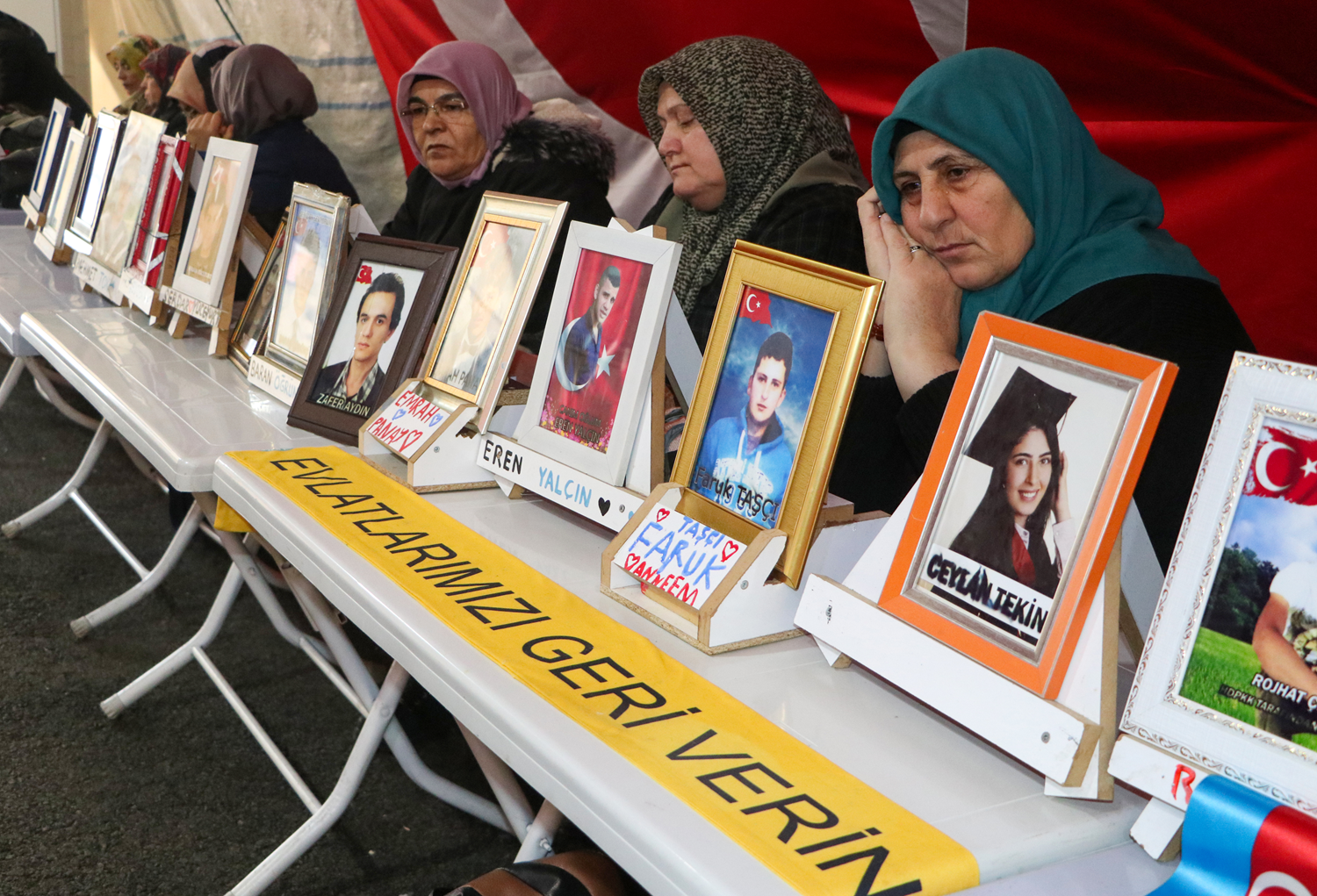 Diyarbakır anneleri, evlatlarının yolunu gözlüyor