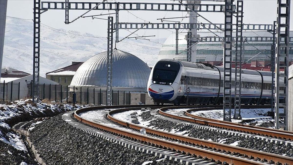 Bakan Uraloğlu: Ankara-İstanbul Süper Hızlı Tren Hattı'nın ön proje çalışmalarını tamamladık