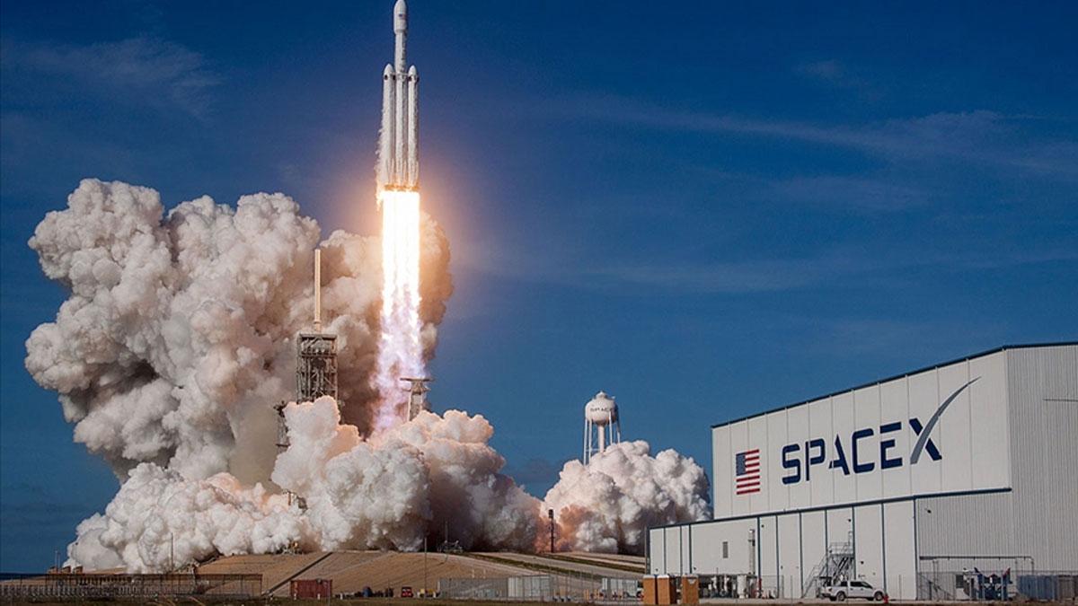 SpaceX, Ay'a iniş için gönderilen "Odysseus" aracını fırlattı