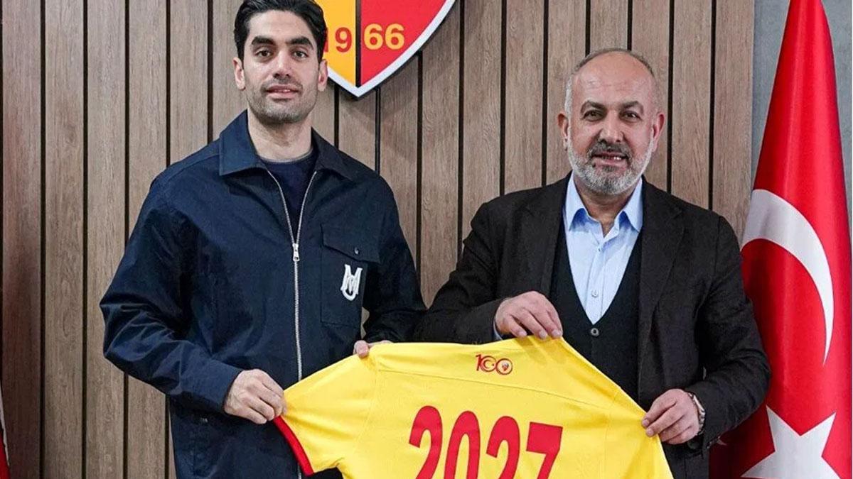 Ali Karimi 3 yıllık yeni sözleşmeye imza attı