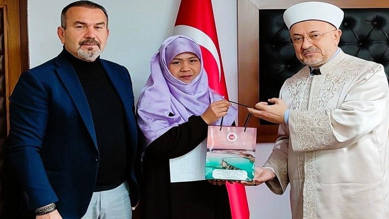 Denizli'de iki yabancı Müslüman oldu