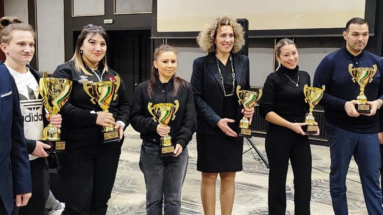 Kadın milli halterciler, Avrupa Şampiyonası'nda takım halinde ikinci oldu