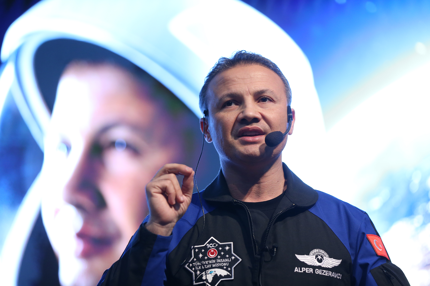 Astronot Gezeravcı üniversitelilerle buluştu