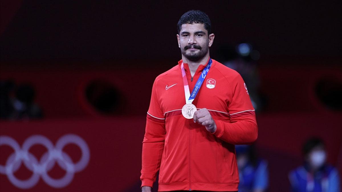 Taha Akgül: "Milletimizin dualarıyla, alnımızın akıyla olimpiyatlardan döneceğiz"