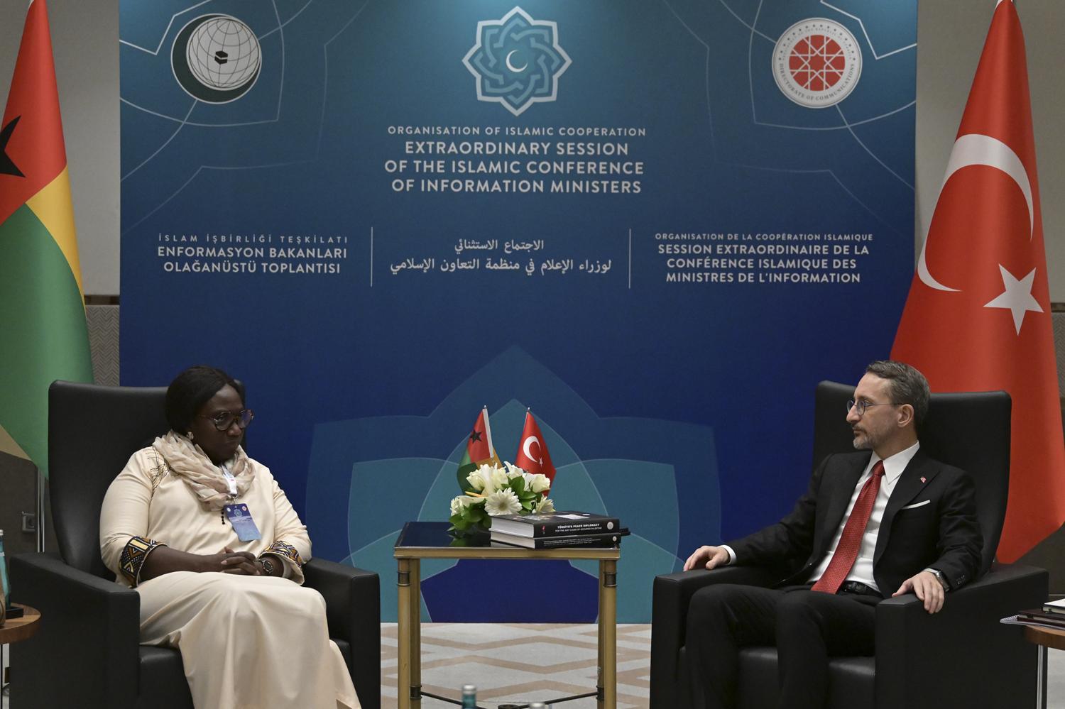 İletişim Başkanı Altun, İİT Toplantısı kapsamında ikili görüşmeler gerçekleştirdi