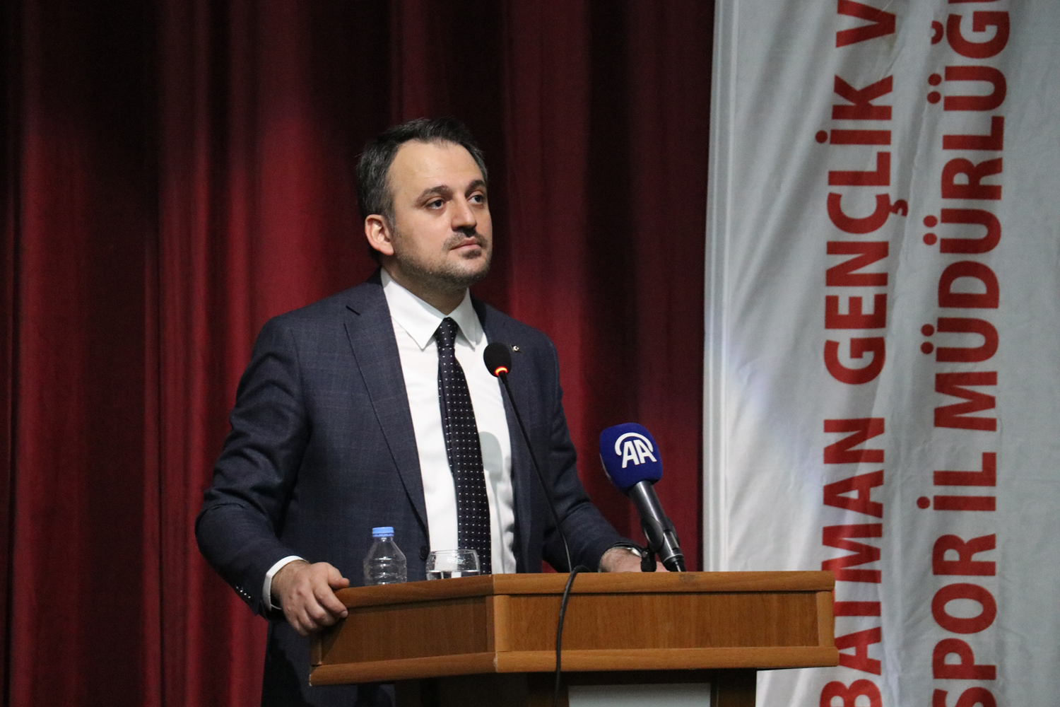 Gençlik ve Spor Bakan Yardımcısı Eminoğlu, İstanbul'da Spor Zirvesi'ne katıldı