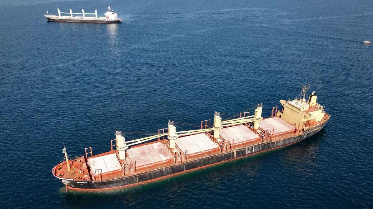 Husilerden, vurulan İngiliz gemisi Rubymar'ın çekilmesi için Gazze'ye yardım gönderilmesi şartı