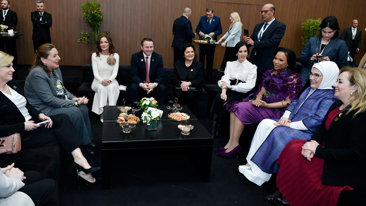 Emine Erdoğan, liderler ve lider eşleriyle bir araya geldi