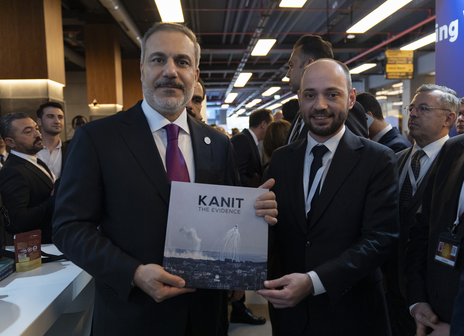 Dışişleri Bakanı Fidan, Antalya Diplomasi Forumu'nda AA standını ziyaret etti