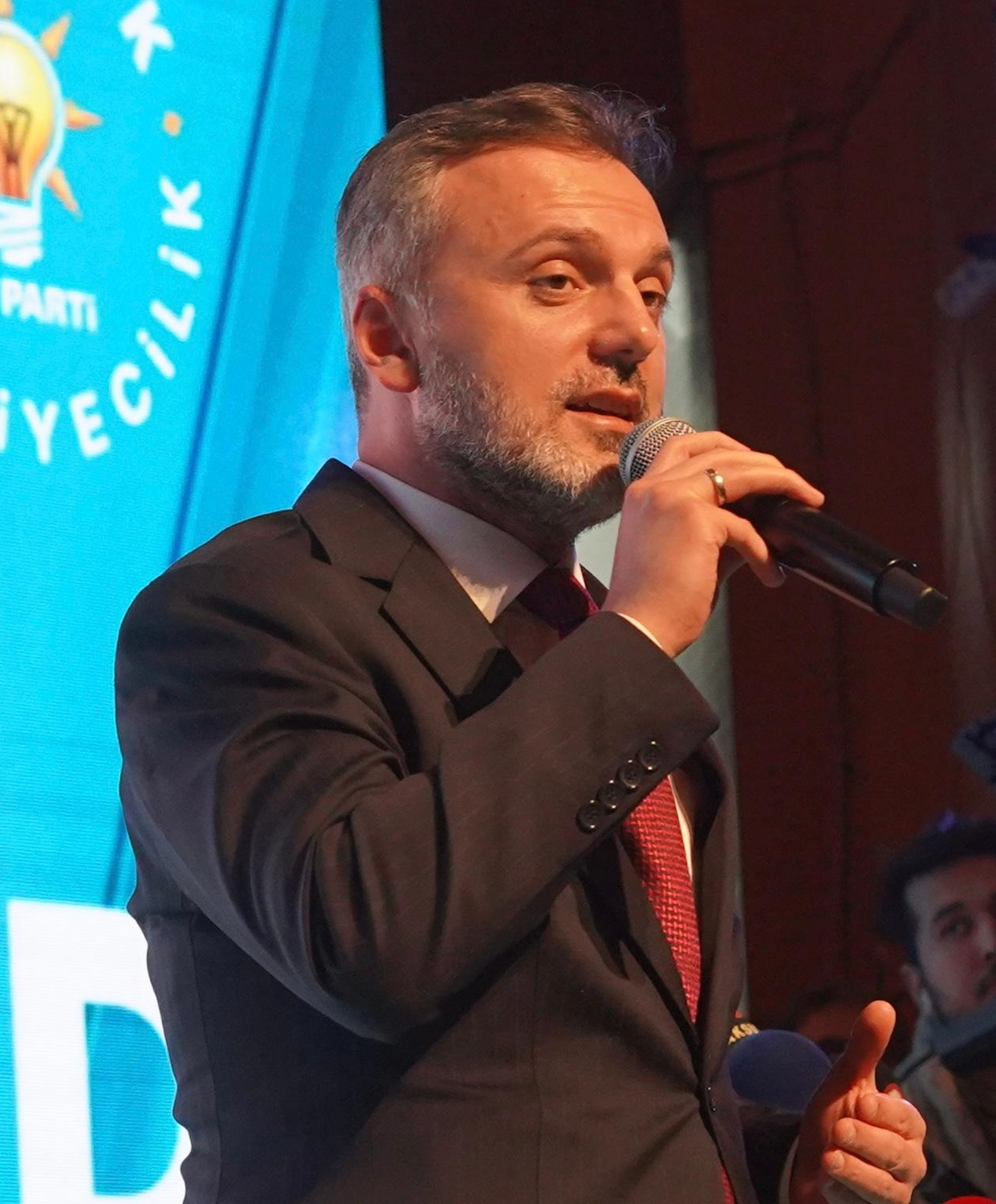 AK Parti Genel Başkan Yardımcısı Kandemir: Milletçe bu şehri ayağa kaldırmak için gece gündüz gayret gösteriyoruz
