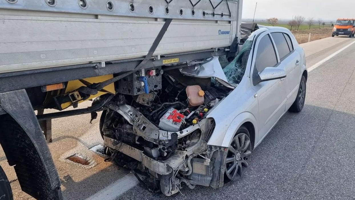 Tıra arkadan çarptı! Otomobil sürücüsü ağır yaralandı