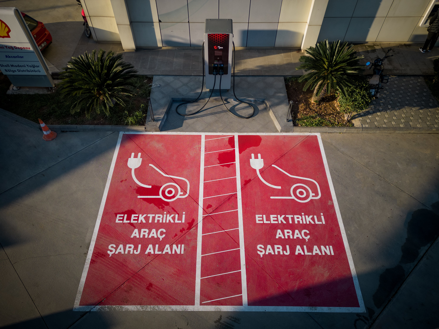 ENYAKIT Genel Müdürü Şenses: Elektrikli şarj istasyonları ile iş modelleri de dönüşecek