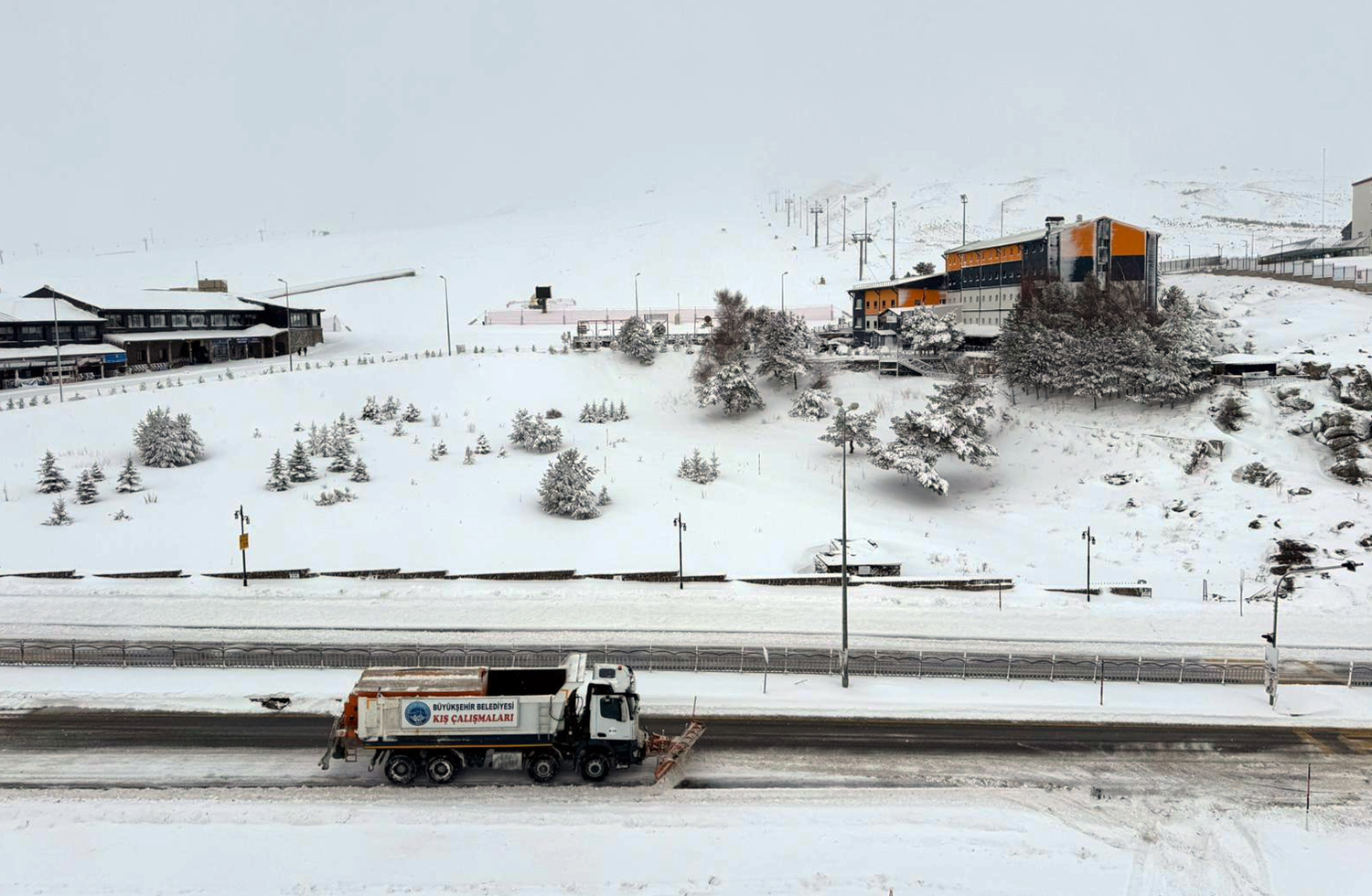 Erciyes Dağı'nda kar kalınlığı 110 santimetreye ulaştı
