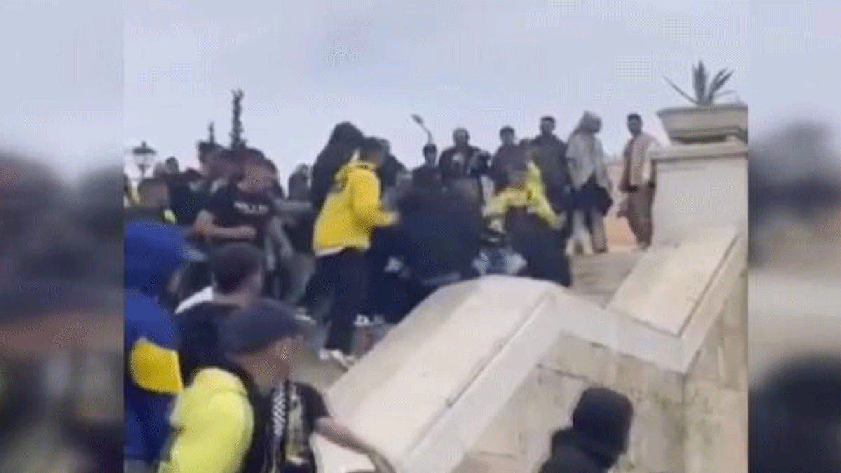 İsrailli holiganlar Atina'da elinde Filistin bayrağı olan kişiyi dövdü