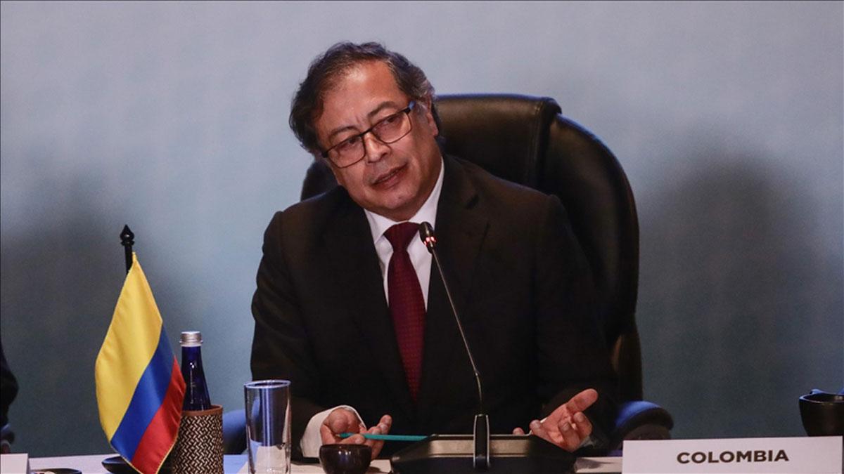 Kolombiya Cumhurbaşkanı Petro, hükümet karşıtı gösterilerde İsrail bayrağı taşıyanlara tepki gösterdi