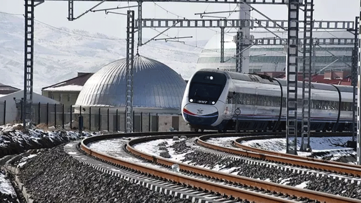 Bakan Uraloğlu müjdeyi verdi! İki büyükşehir arasına Süper Hızlı Tren ile sadece 80 dakikada gidilecek