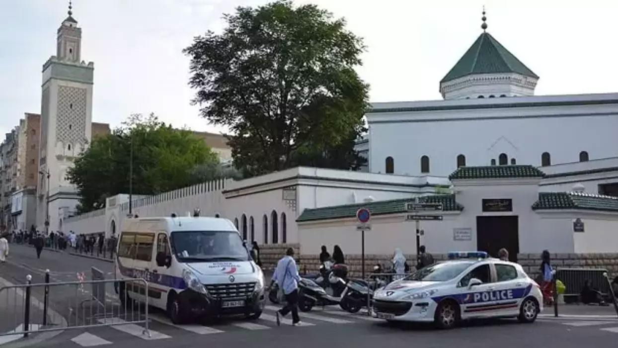 Fransa'da bir cami ırkçı saldırının hedefi oldu