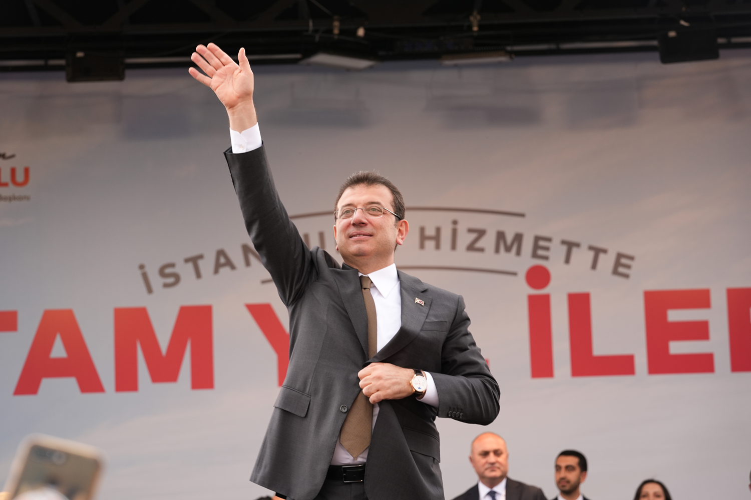 İmamoğlu şirazeyi kaçırdı! Vatandaşı böyle azarladı