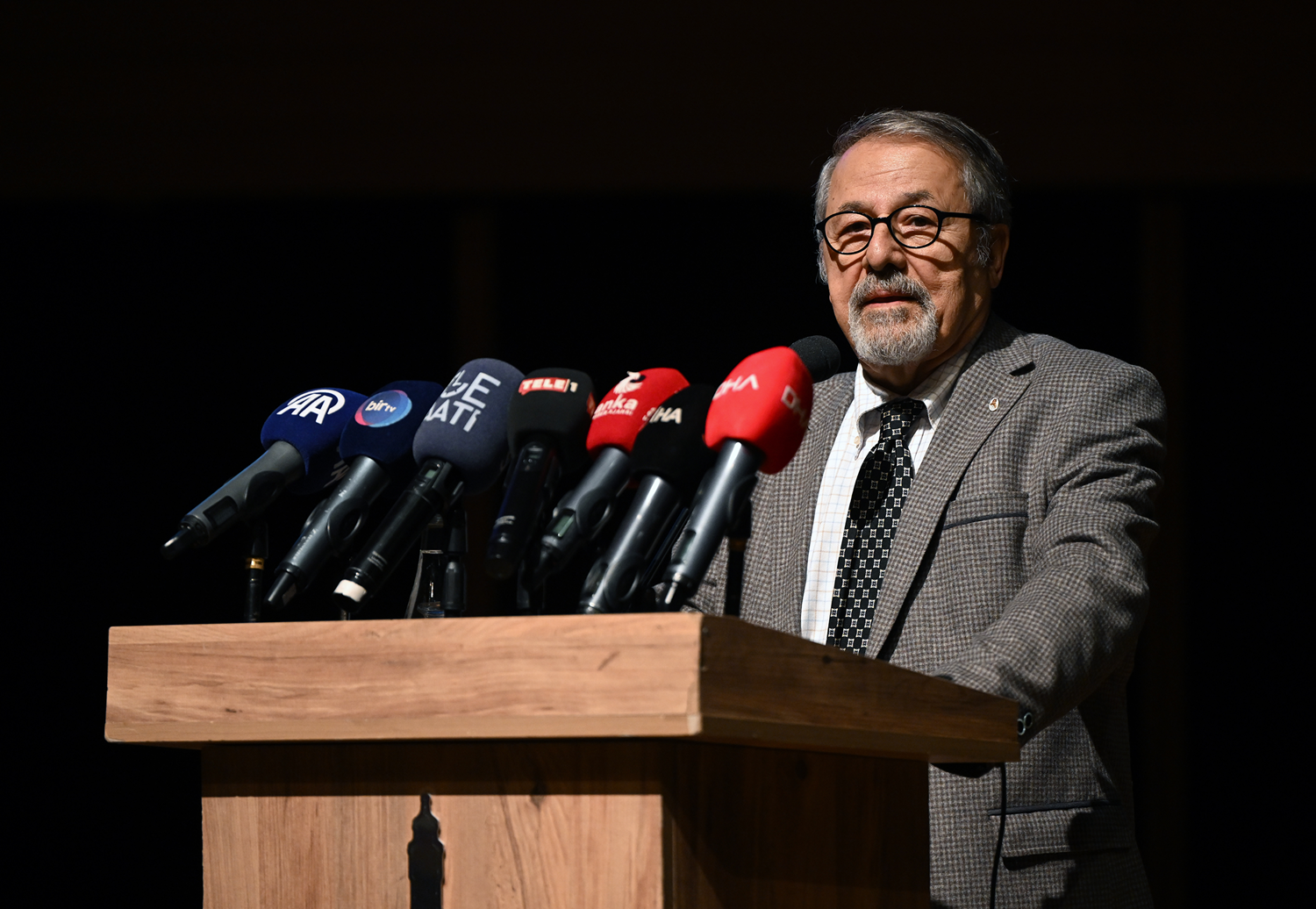 Prof. Dr. Görür'den deprem dirençli kentler vurgusu! ''Murat Kurum halkı ikna etmeye çalışıyor''