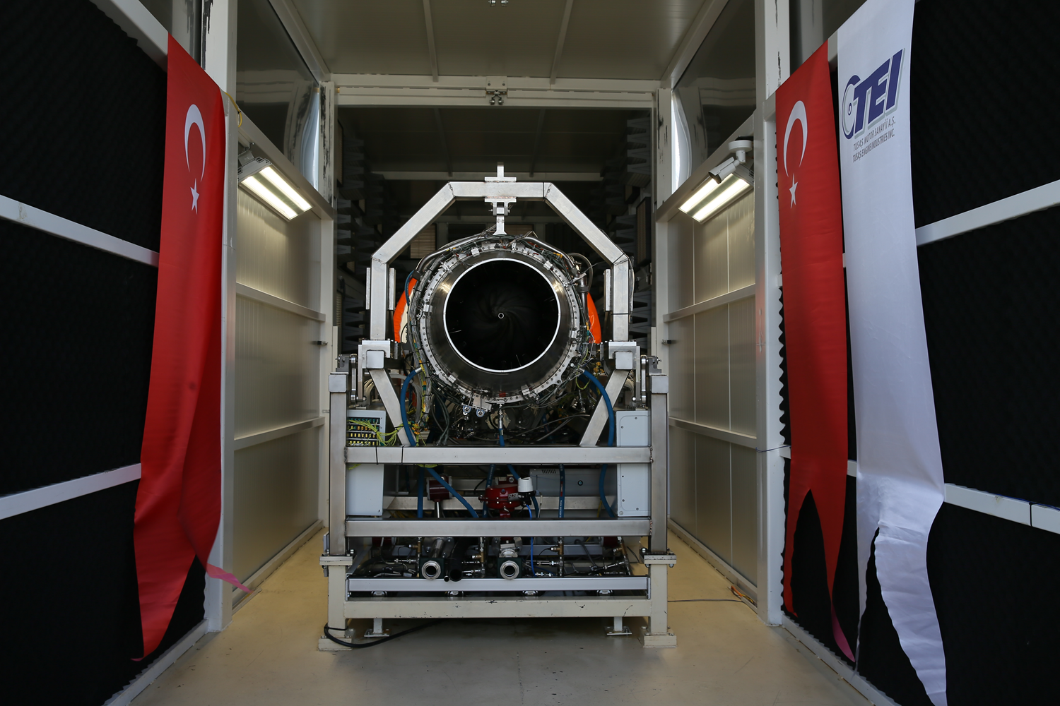 Türkiye'nin askeri turbofan motoru "TEI-TF6000" tanıtıldı
