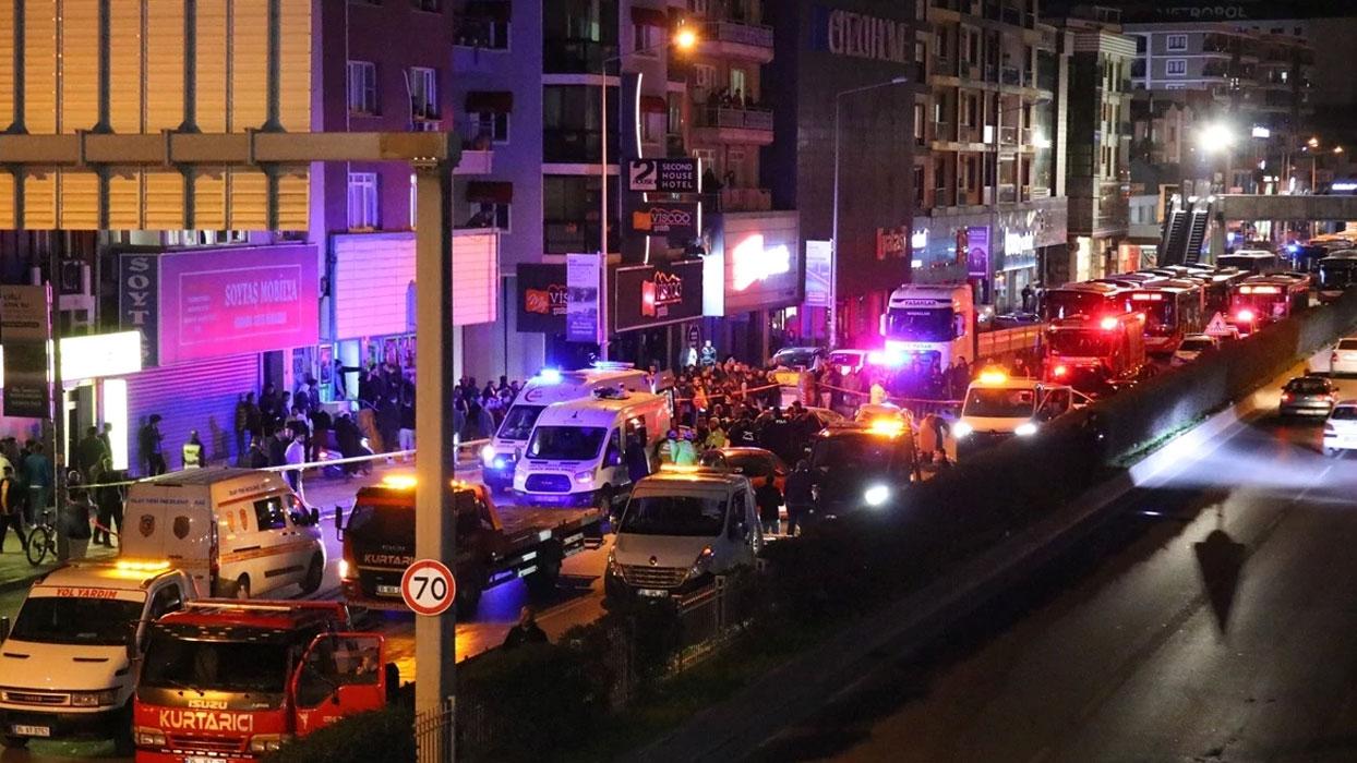 İzmir'de zincirleme trafik kazası: 2 ölü, 7 yaralı