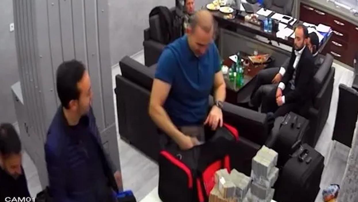 CHP'deki kirli para trafiğinde Özgür Karabat izi